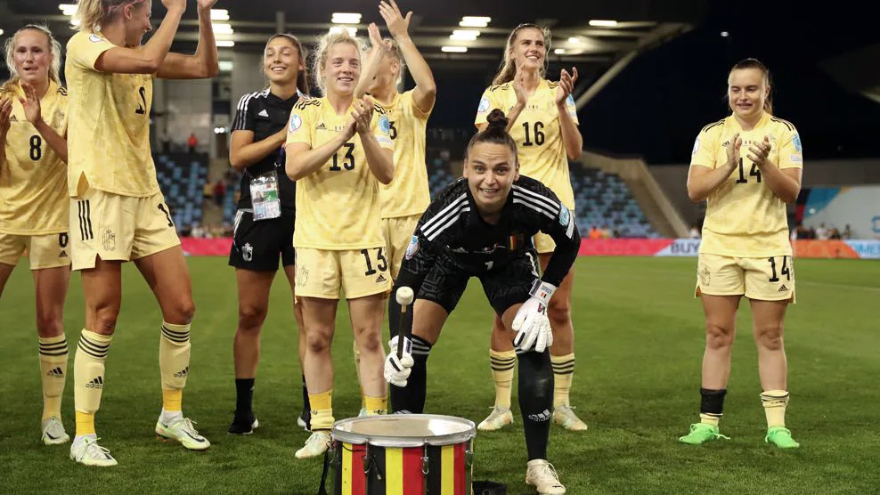 Belgian goalkeeper Nicky Evrard celebrates with her teammates at the Euro 2022 tournament. (Getty Images)